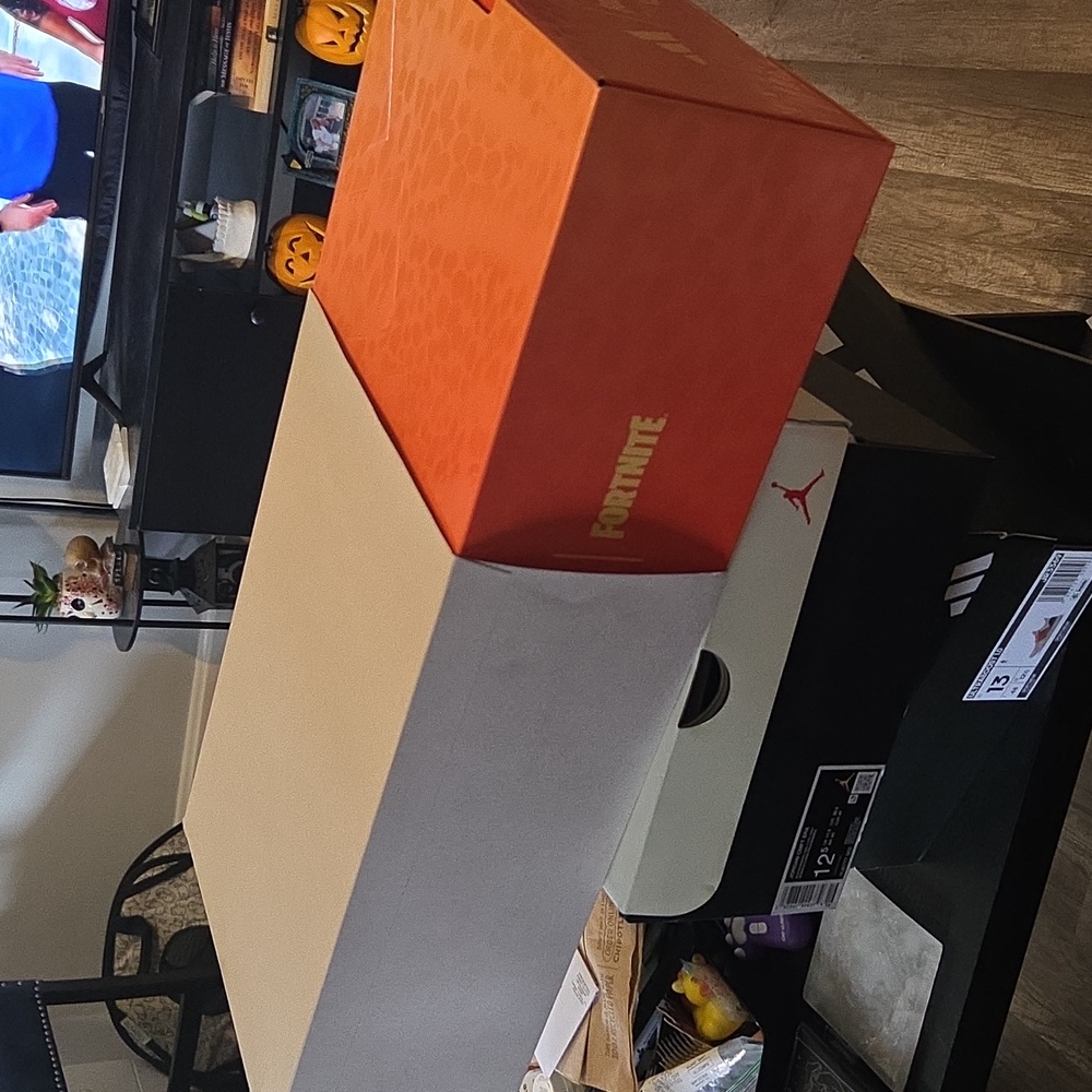Ultraboost 1.0 Fortnite Colaboration - Picture 11 of 11